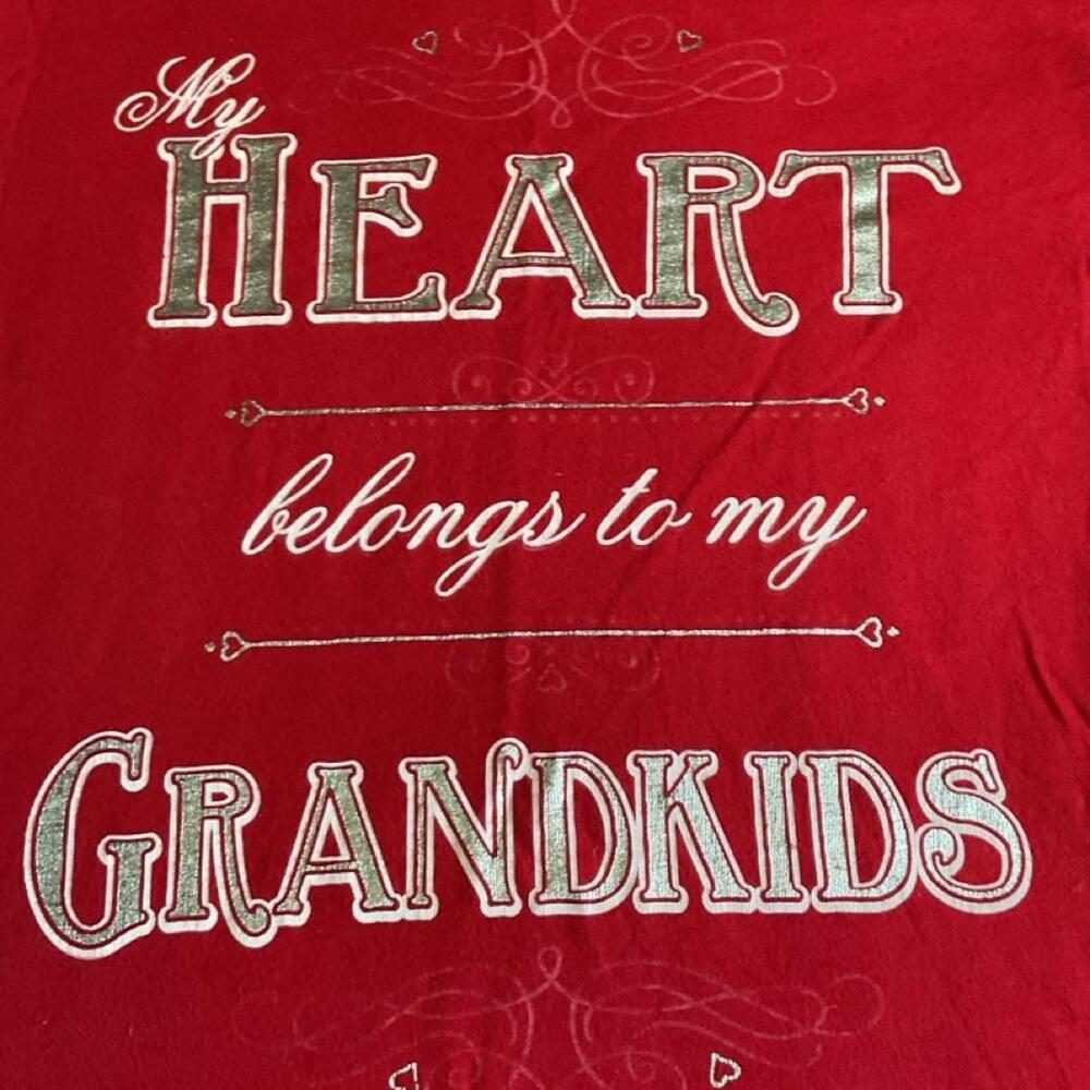 🔴 CUTE RED "MY HEART BELONGS TO MY GRANDKIDS" GRAPHIC TEE 🔴